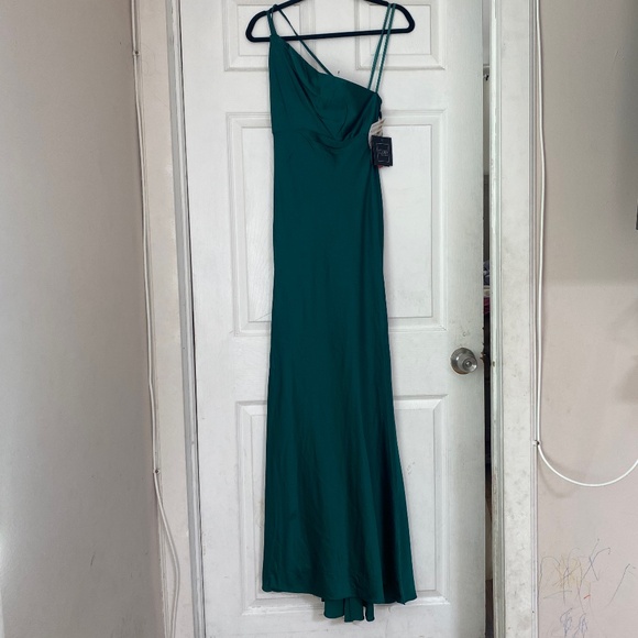 NWT Mac Duggal ONE SHOULDER DOUBLE STRAP SATIN GOWN Size 2 style 55385 - Picture 5 of 11